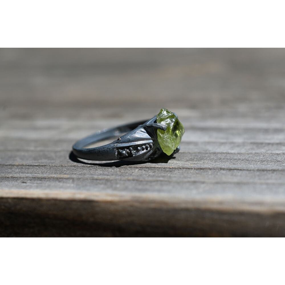 Peridot Ring, unique raw stone ring, natural gemstone ring, anniversary ring - Picture 2 of 6